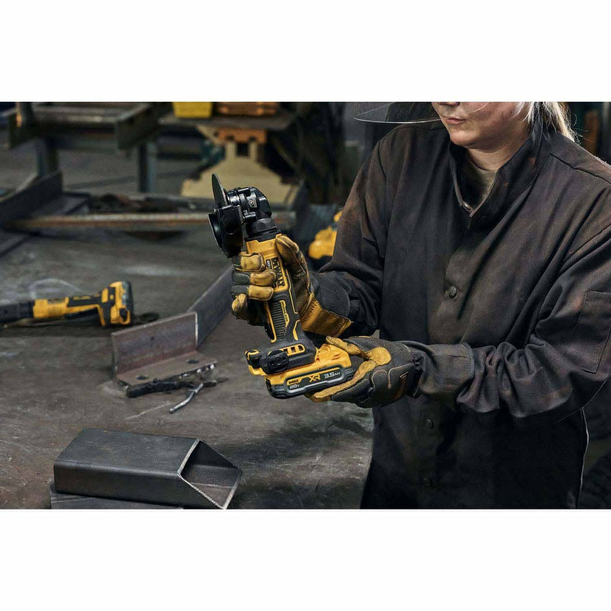 DeWalt DCG400S2 ATOMIC 20V MAX* 4 in. Angle Grinder Kit with XR POWERSTACK - 20