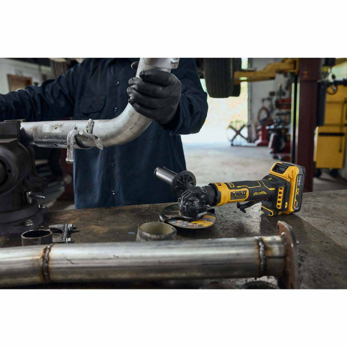 DeWalt DCG402B 20V MAX* ATOMIC 4.5 in. Angle Grinder (Tool Only) - 17