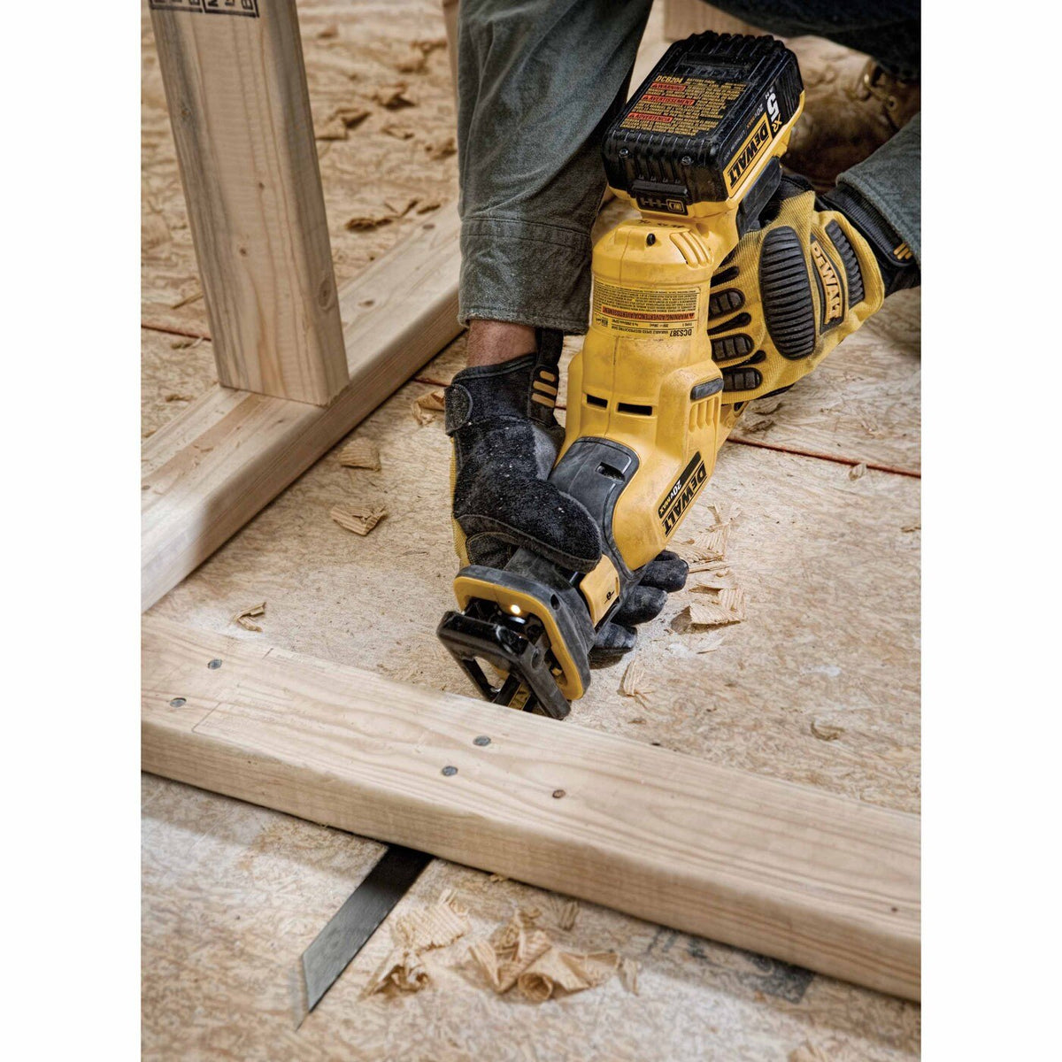 DeWalt DCS387P1 20V MAX Compact Reciprocating Saw Kit - 7