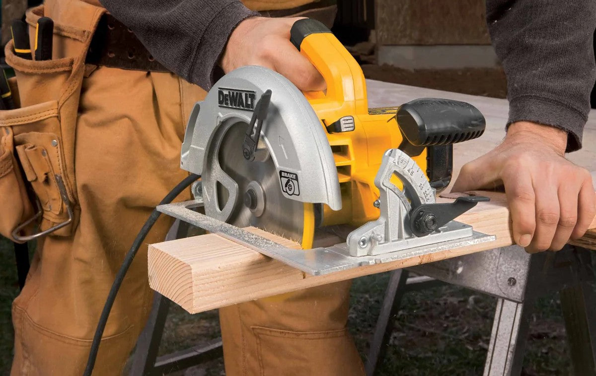 DeWalt DWE575SB 7-1/4" Lightweight Circular Saw with Electric Brake
