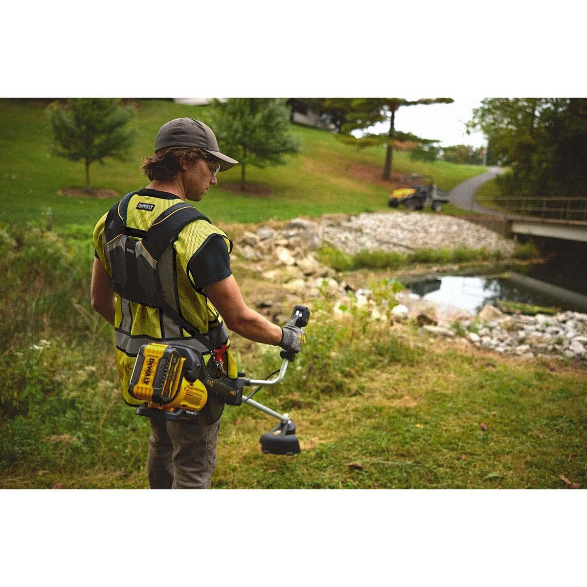DeWalt DCST981B 60V MAX String Trimmer with Bike Handle, LED Display, 17.5 in. Swath (Tool Only) - 7