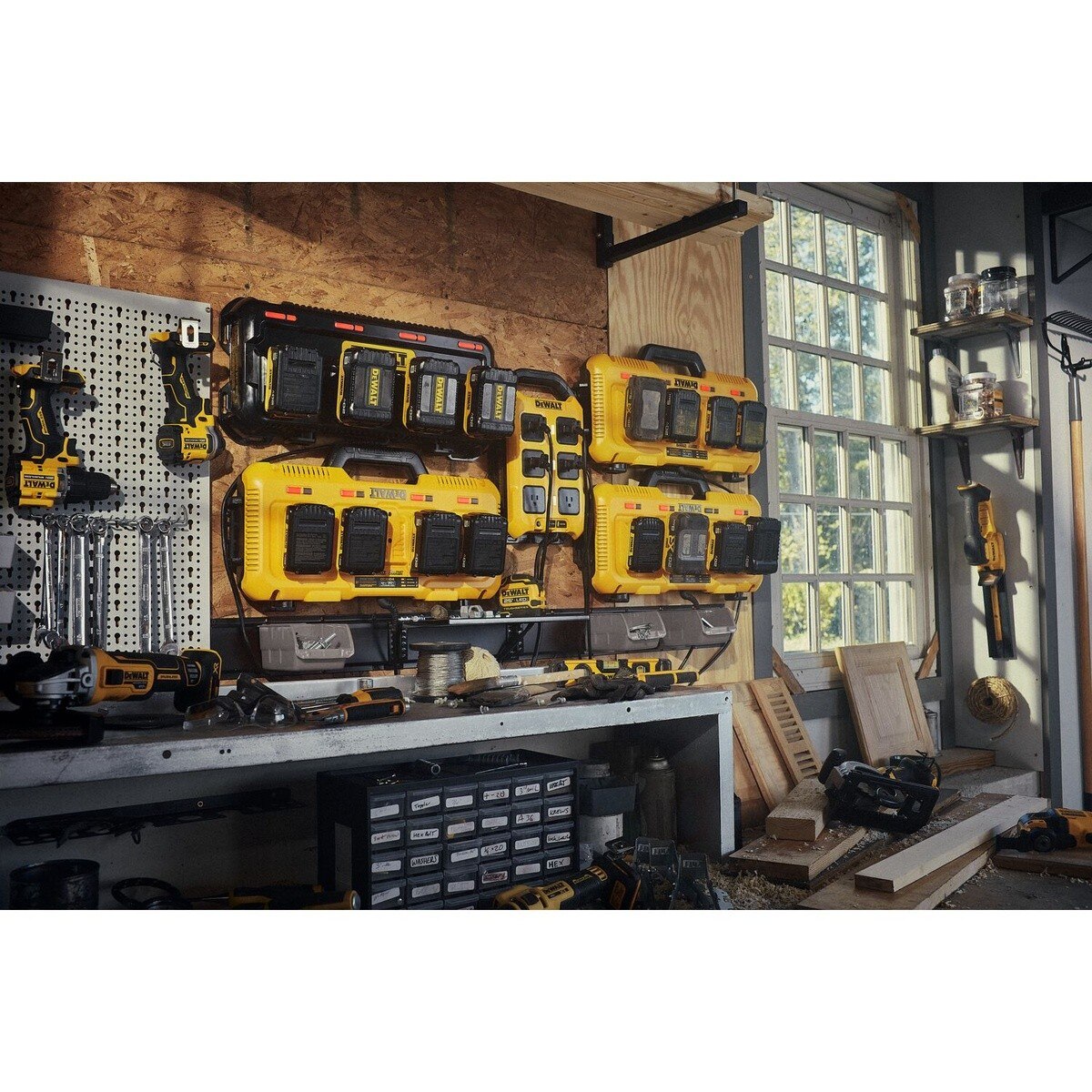 DeWalt DCBPC1615 15 Amp Power Controller with 6 AC Outlets and Intelligent Power Control - 5