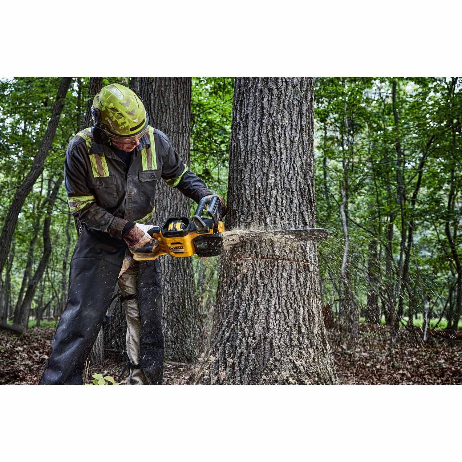DeWalt DCCS677Y1 60V MAX* Brushless Cordless 20 in. 4.0Ah Chainsaw Kit