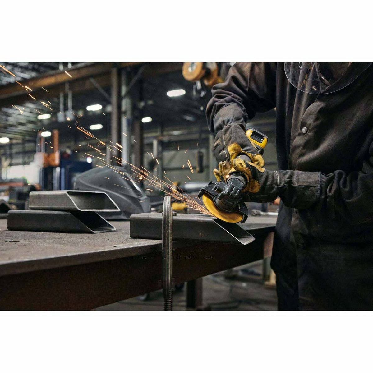 DeWalt DCG400S2 ATOMIC 20V MAX* 4 in. Angle Grinder Kit with XR POWERSTACK - 16