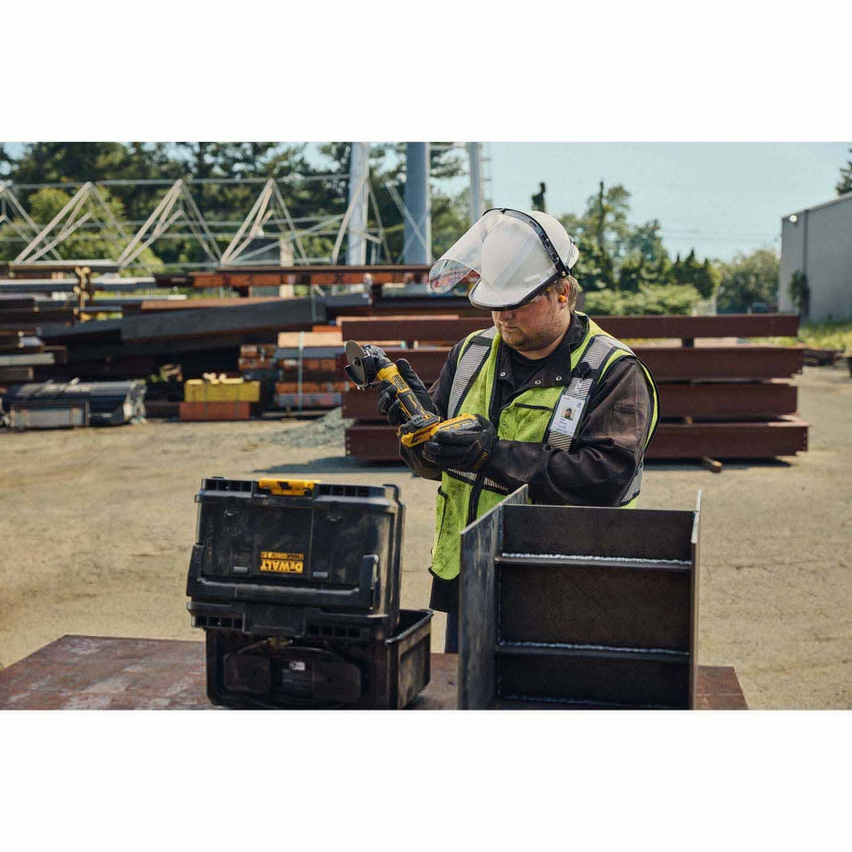 DeWalt DCG400S2 ATOMIC 20V MAX* 4 in. Angle Grinder Kit with XR POWERSTACK - 19