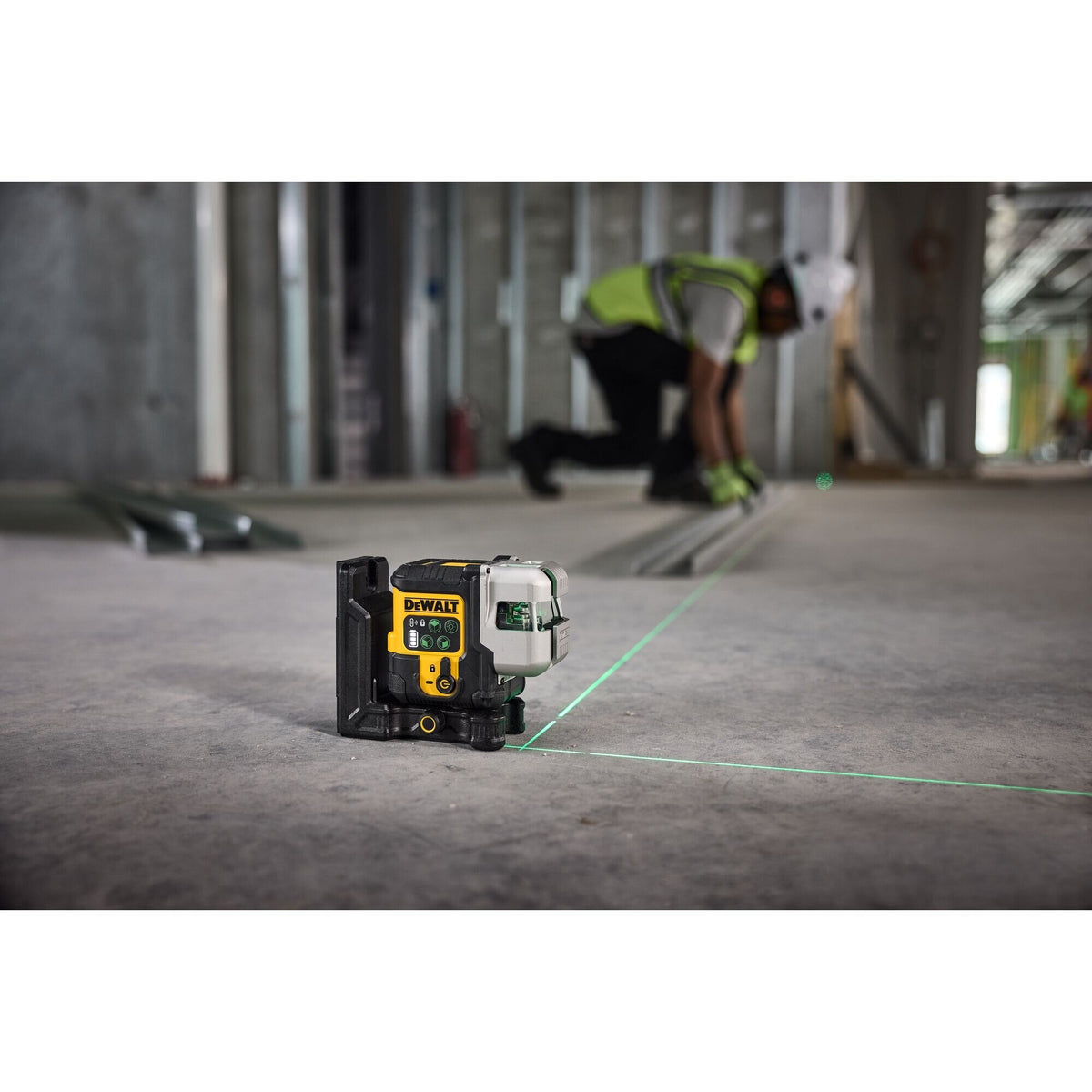 DeWalt  DCLE14301GB USB Rechargeable Green 3X180Line Laser Base Kit - 4