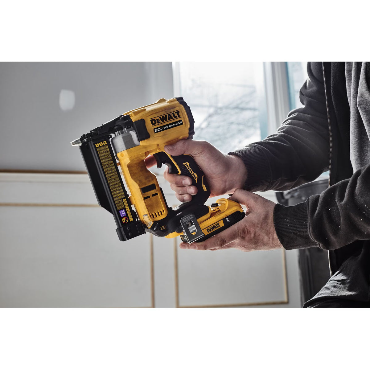 DeWalt DCN623D1 20V Max 23Ga Pin Nailer Kit - 10