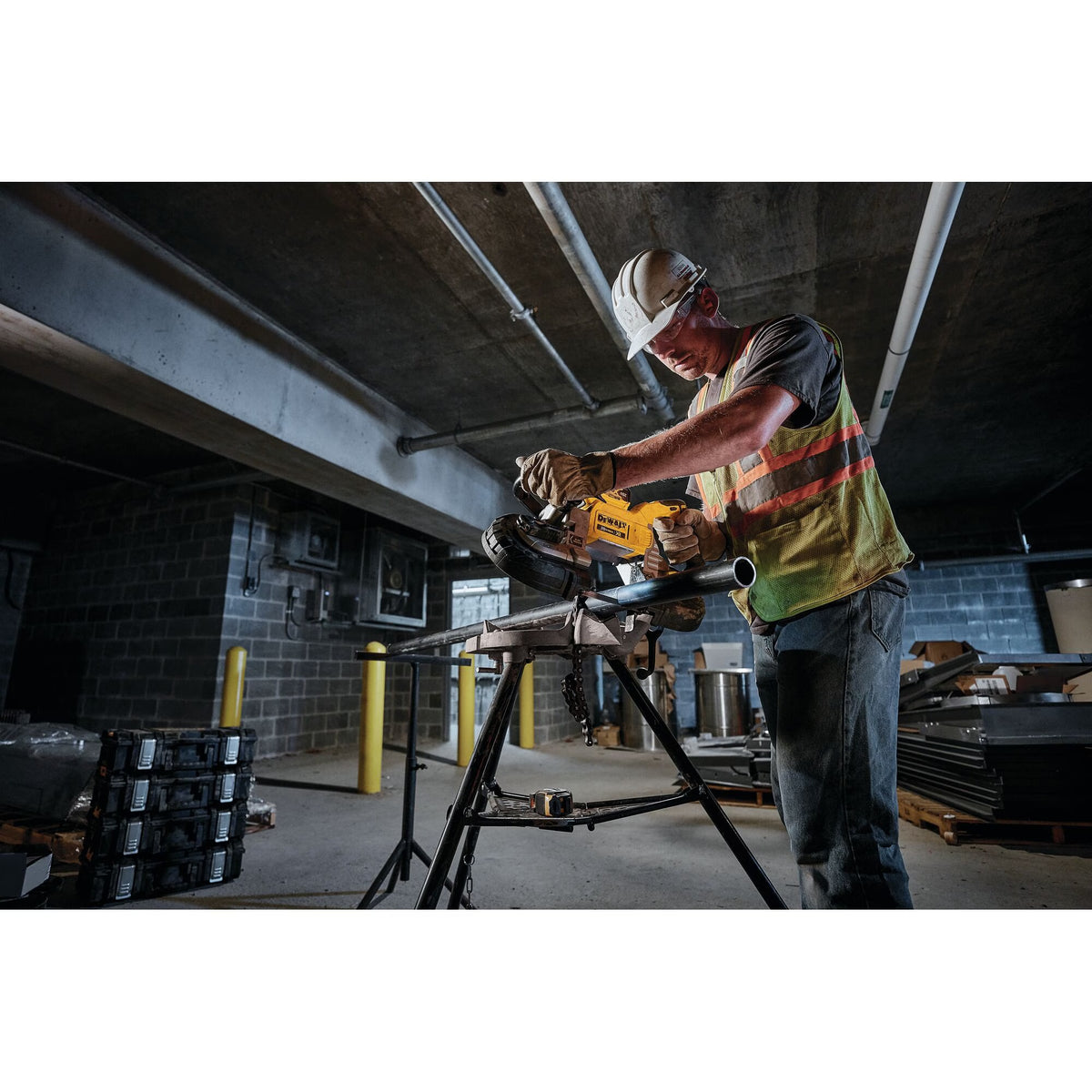 DeWalt DCS376P2 20V Max Dual Handed Bandsaw Kit - 5