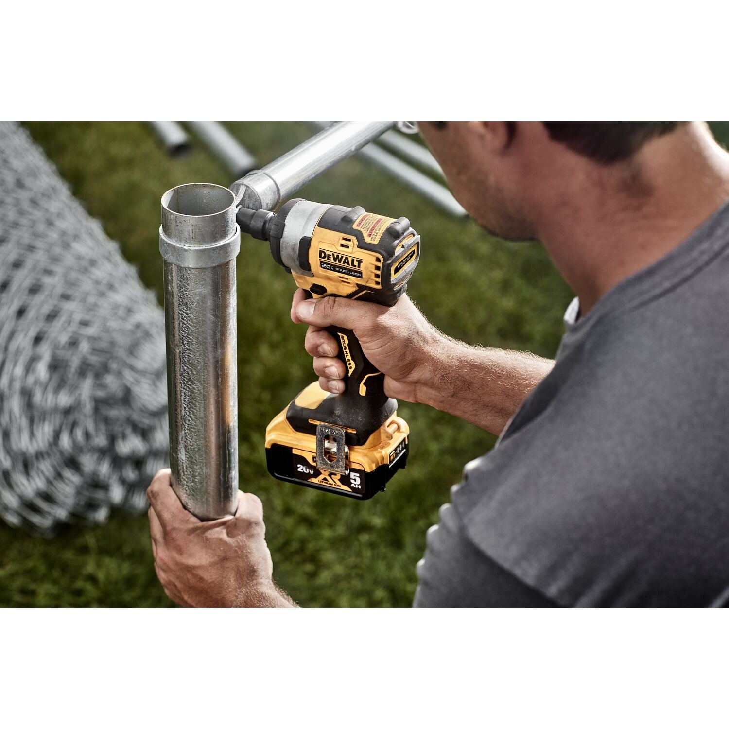 DeWalt DCF911P2 20V MAX* 1/2 in. Cordless Impact Wrench with Hog Ring Anvil Kit